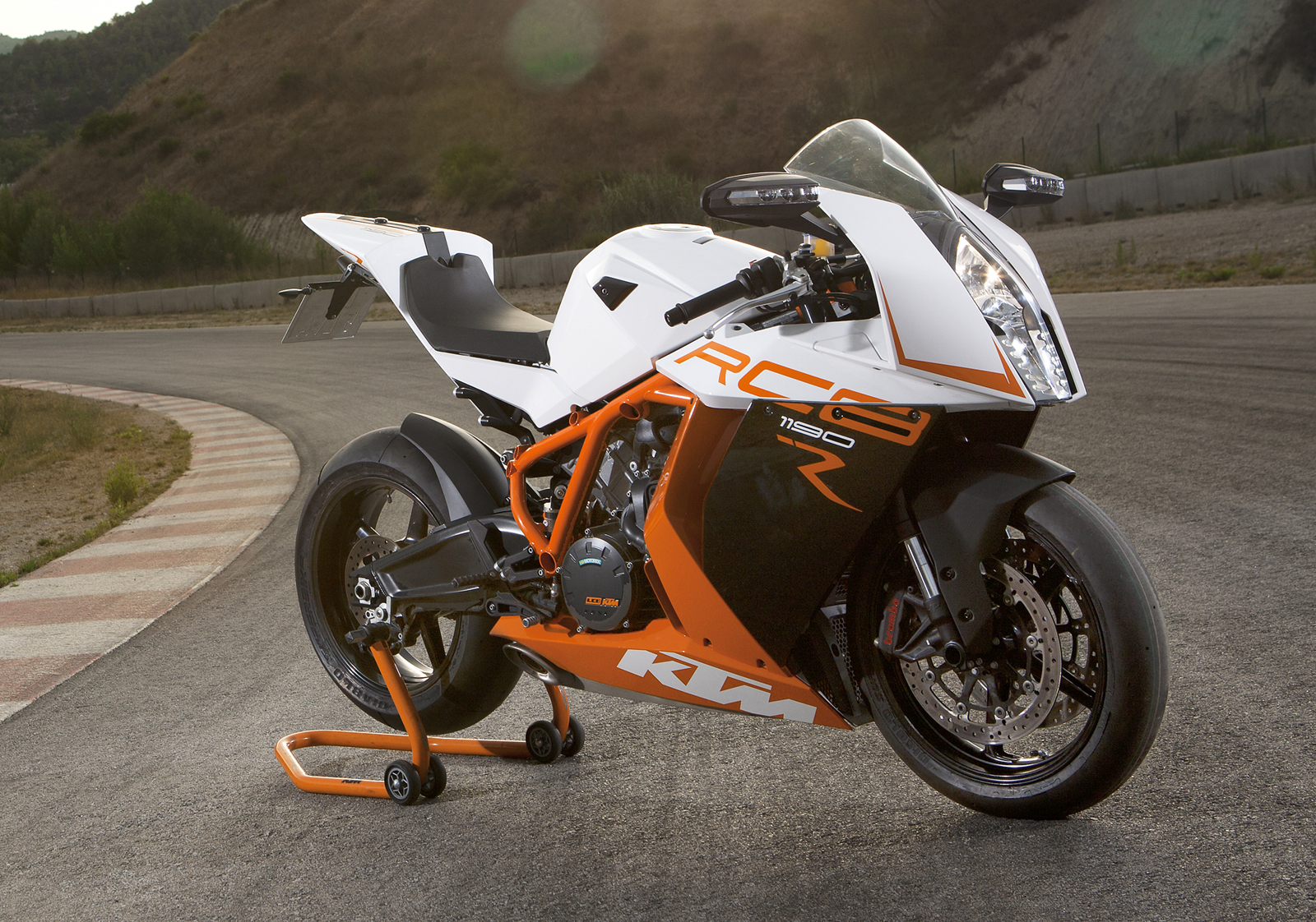 KTM RC8, modello fuori listino, prezzo, scheda tecnica, foto InSella.it